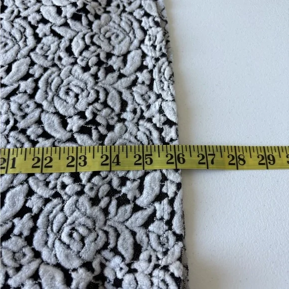 Chicos XLP or 3 Black White Floral Jacquard Burnout Top Bell Sleeves Scoop Neck - Picture 14 of 14